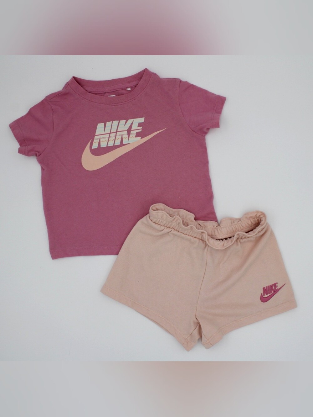 Nike Girls Size 4 Pink/Peach Graphic Tee & Shorts Set